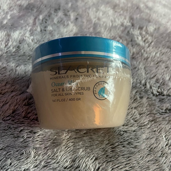 Seacret Ocean Mist Salt and Oil Scrub - Picture 7 of 15